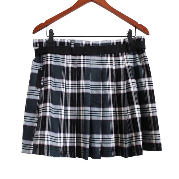 Ardene Pleated Plaid Skirt with Pouch - Picture 2 of 13